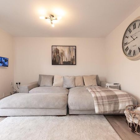 Cheerful 3 Bedroom House - Sleeps 7 Alwalton Kültér fotó