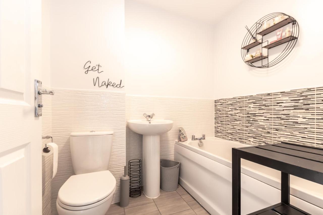 Cheerful 3 Bedroom House - Sleeps 7 Alwalton Kültér fotó