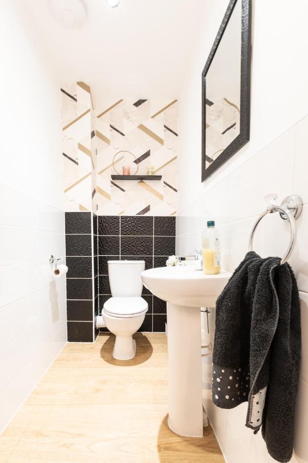 Cheerful 3 Bedroom House - Sleeps 7 Alwalton Kültér fotó