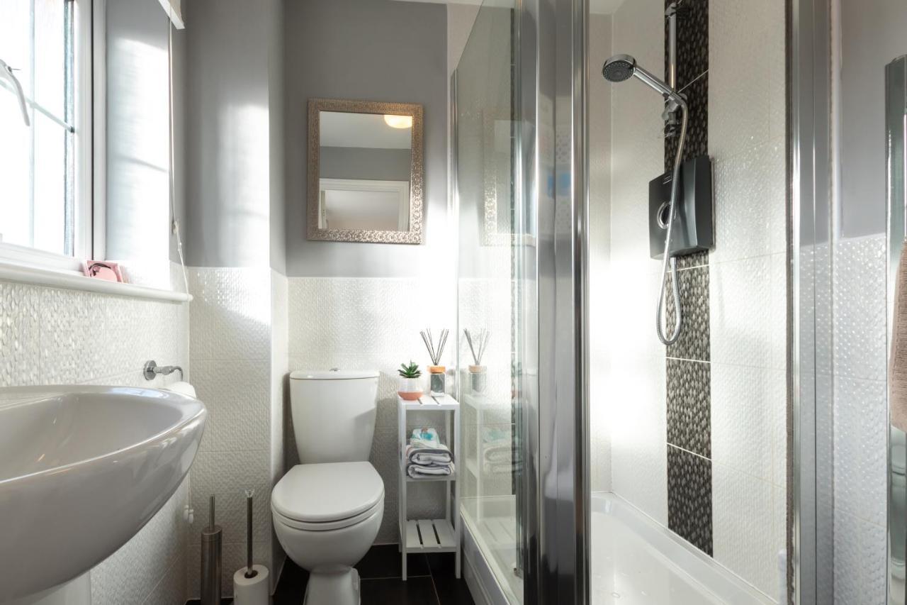 Cheerful 3 Bedroom House - Sleeps 7 Alwalton Kültér fotó