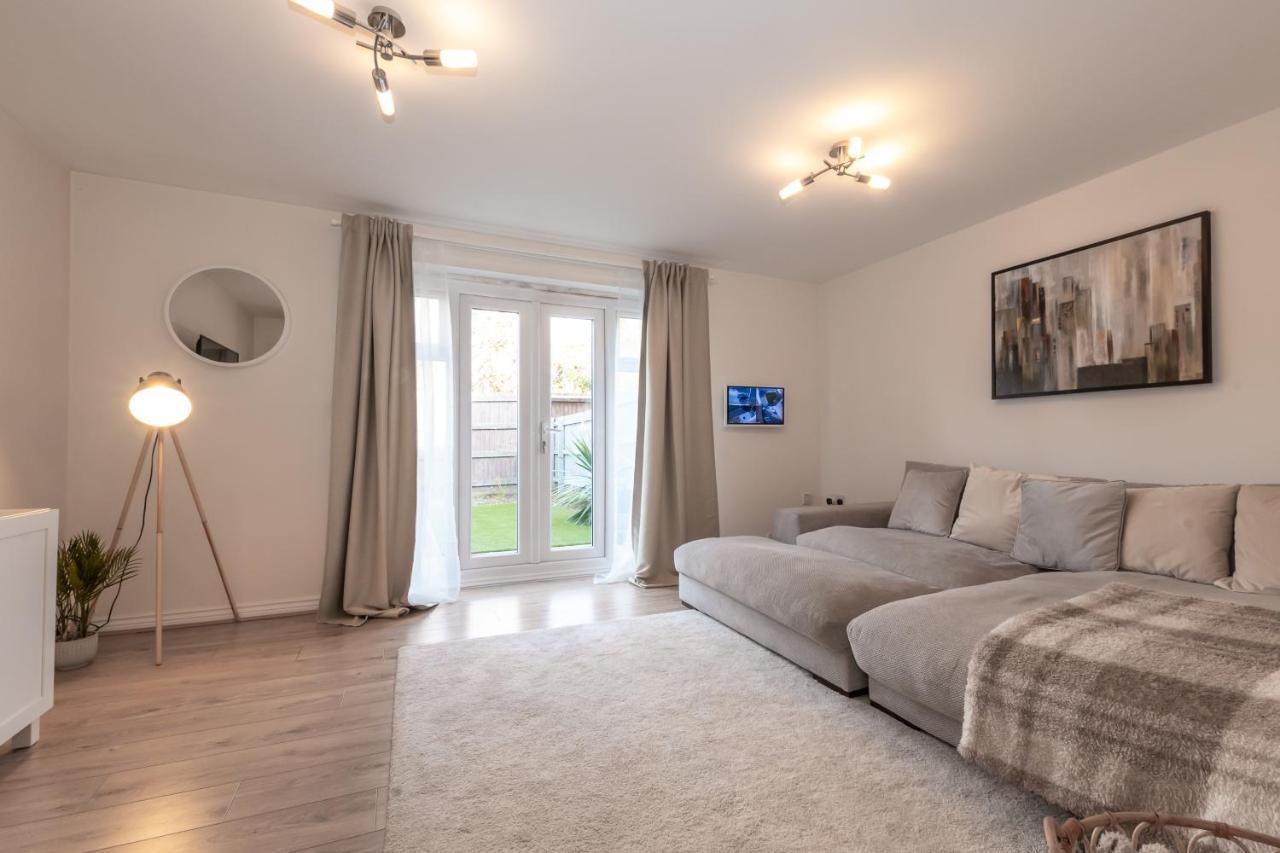 Cheerful 3 Bedroom House - Sleeps 7 Alwalton Kültér fotó
