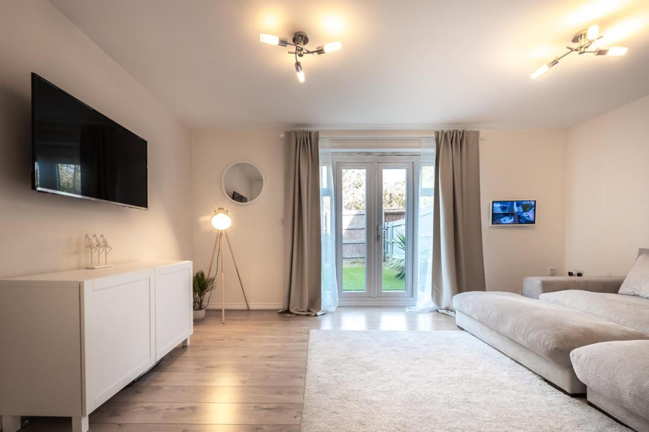 Cheerful 3 Bedroom House - Sleeps 7 Alwalton Kültér fotó
