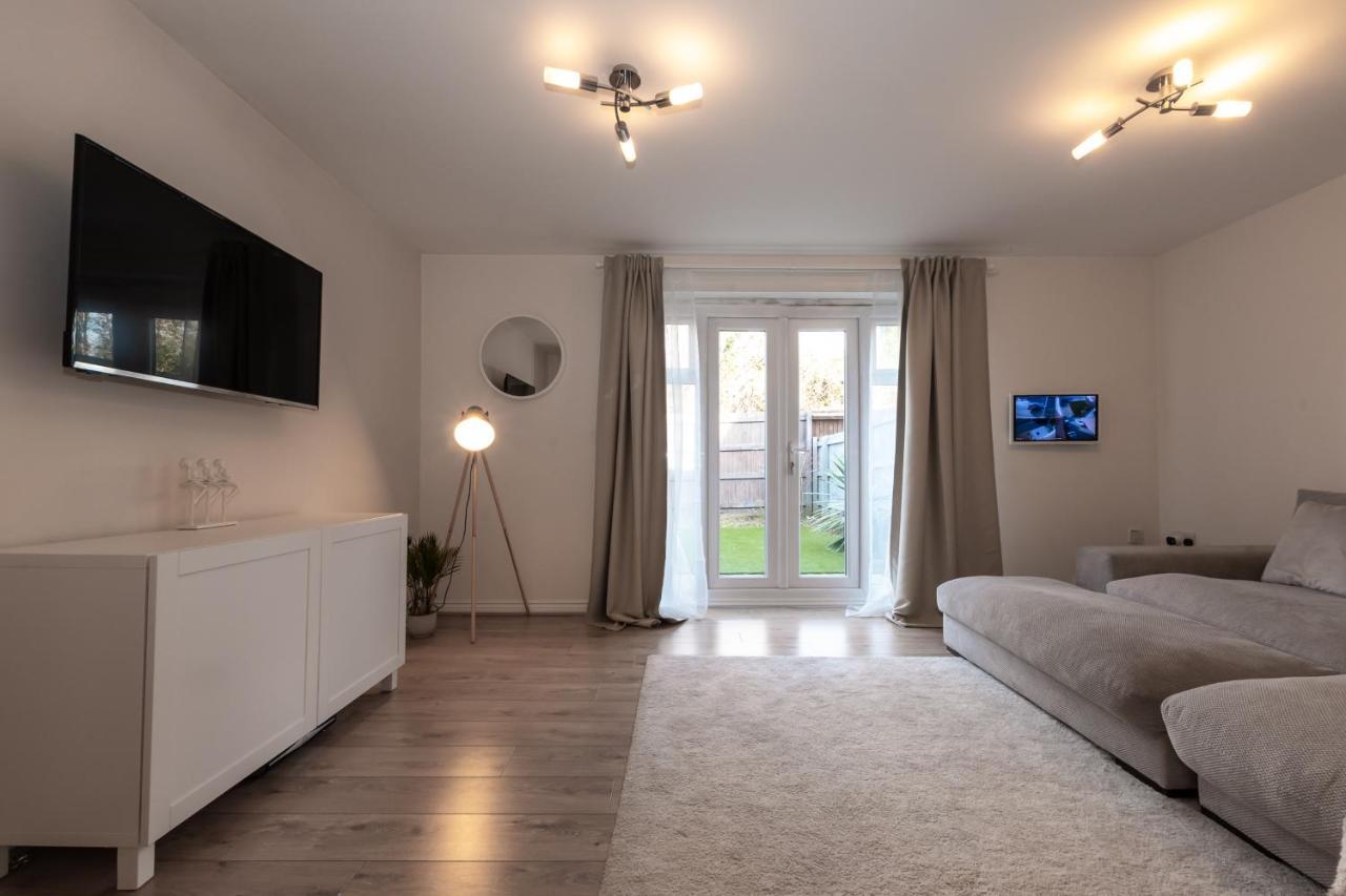 Cheerful 3 Bedroom House - Sleeps 7 Alwalton Kültér fotó